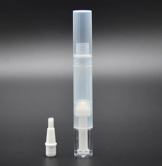 Pluma de empaquetado cosmética del corrector del clic de la torsión de oro de aluminio 3ml con la extremidad de la esponja